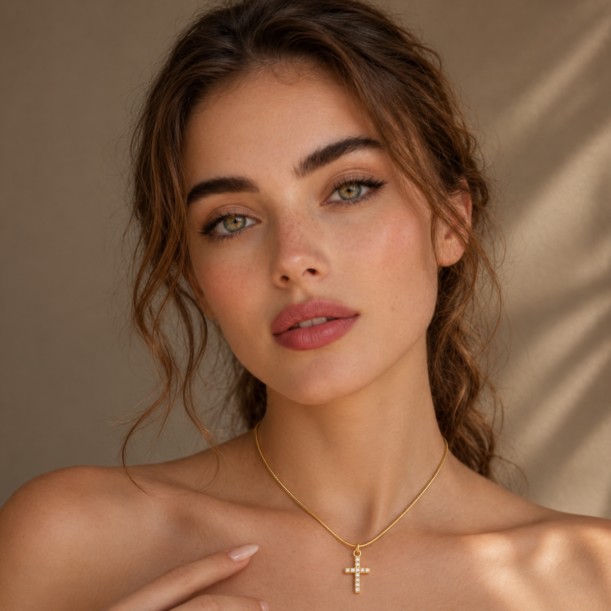 Collana Croce Eterna™ | Eleganza, Fede e Luminosità
